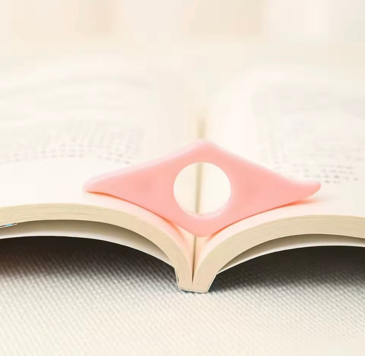 Marque page en acrylique CHROMATIC PINK